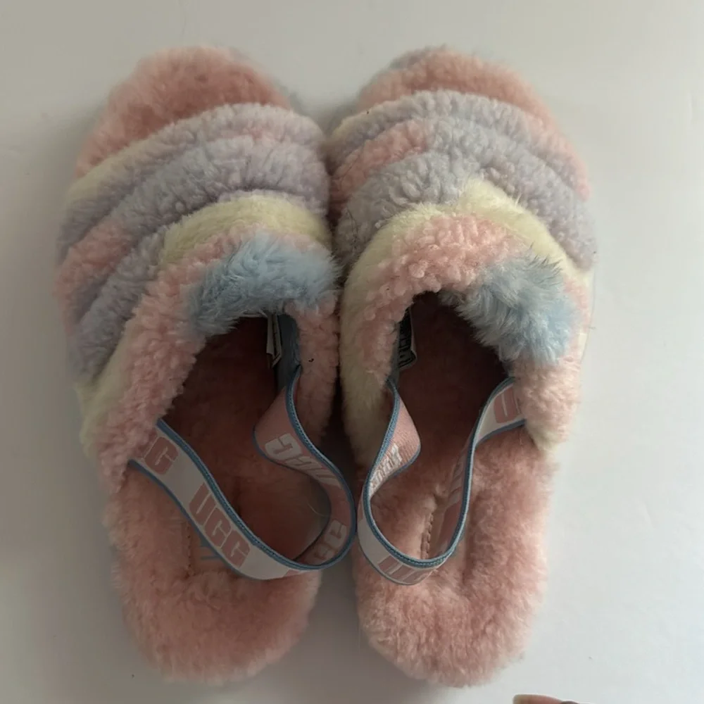 UGG Girl's Fluff Yeah Faux Fur Slippers Size 4 Pastel Colors Cotton Candy